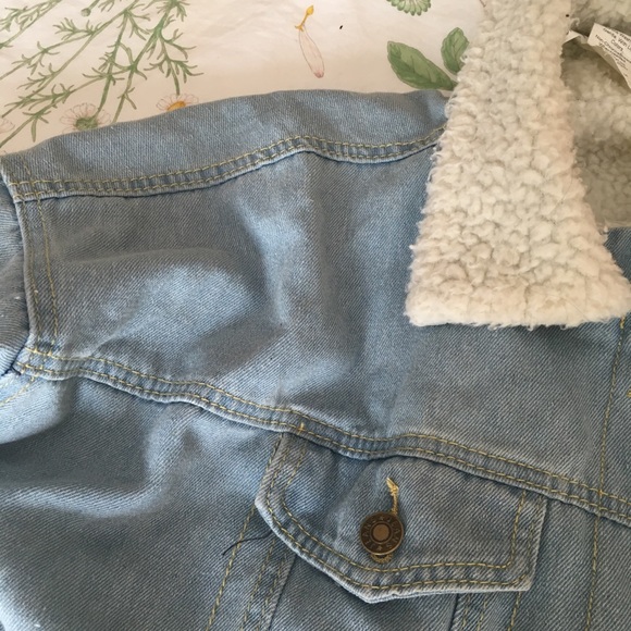 ✨Jean jacket✨ - Picture 3 of 4